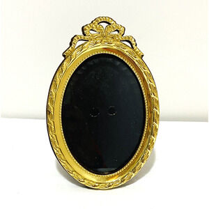 Vintage Goldtone Oval Photo Frame Ornate Metal Look Delicate Tabletop 3.5" x 5"
